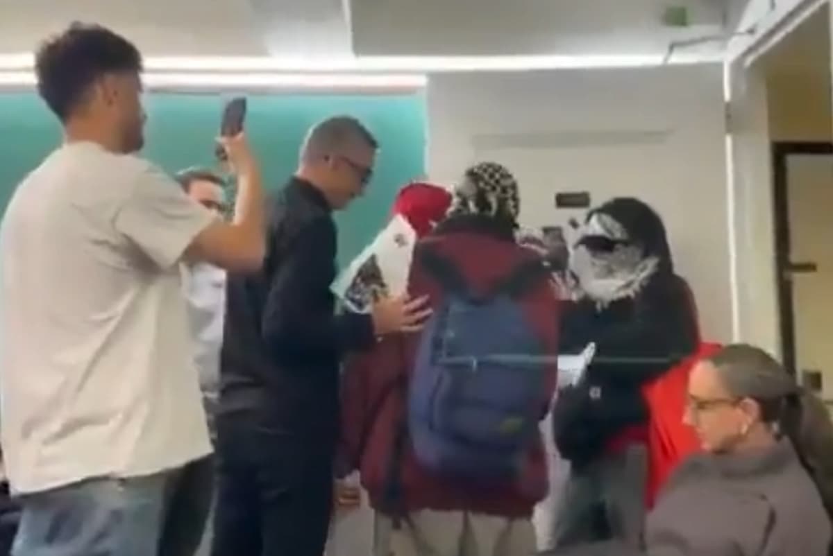Read more about the article Protesters Interrupt Class at New York’s Columbia University, Get Schooled by Students
