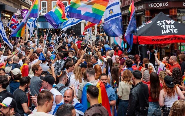 Read more about the article 2,000 attend Jewish LGBTQ+ event after Pride in London rejects antisemitism training