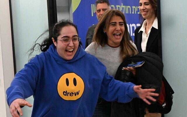 Read more about the article Family of Liri Albag eats sushi — former hostage’s favorite food — for first time in 477 days