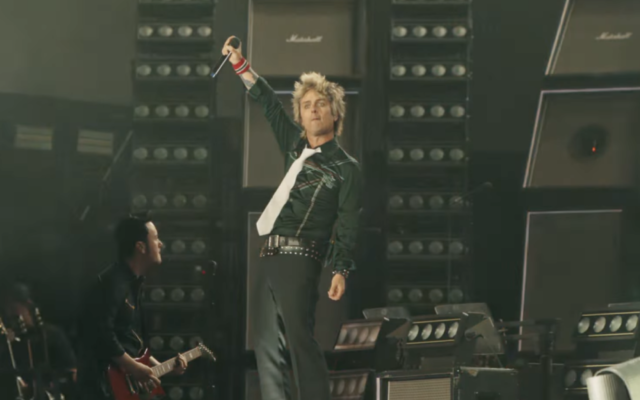 Read more about the article Green Day condemned for changing lyrics to reference Gaza at Coachella