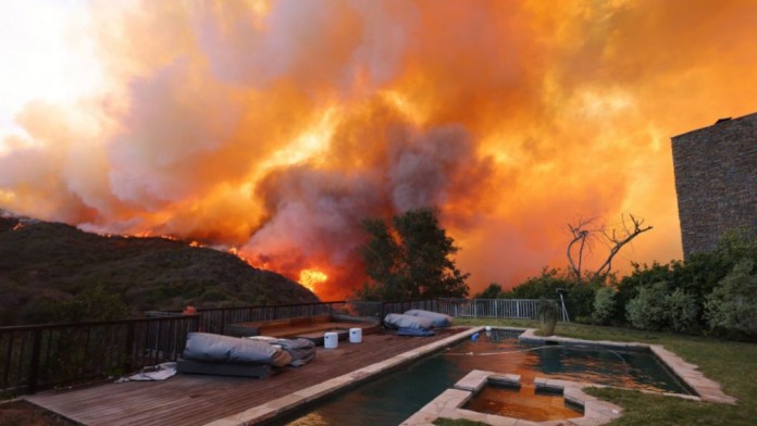 Read more about the article Chabad Evacuates 100+ Children from its Pacific Palisades Campus as Flames Approach