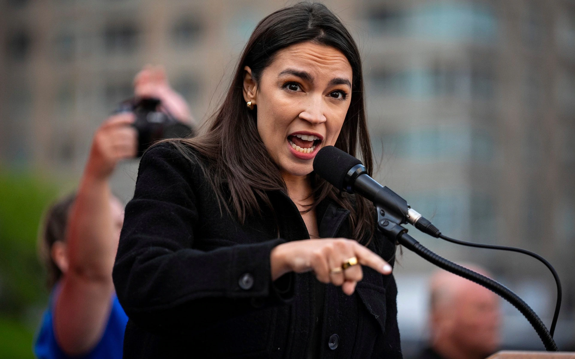 Read more about the article AOC is the nightmarish new Donald Trump of the Left