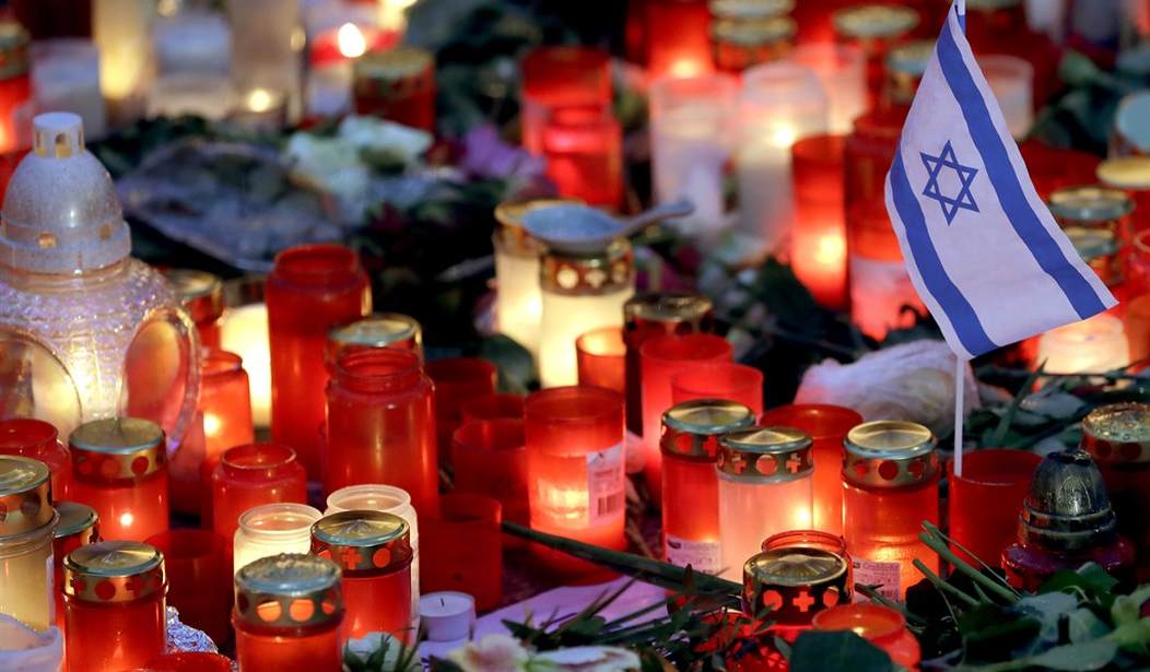 Read more about the article Video: A Former Israeli Hostage’s Gut-Wrenching Eulogy for His Wife and Kids, Murdered by Hamas